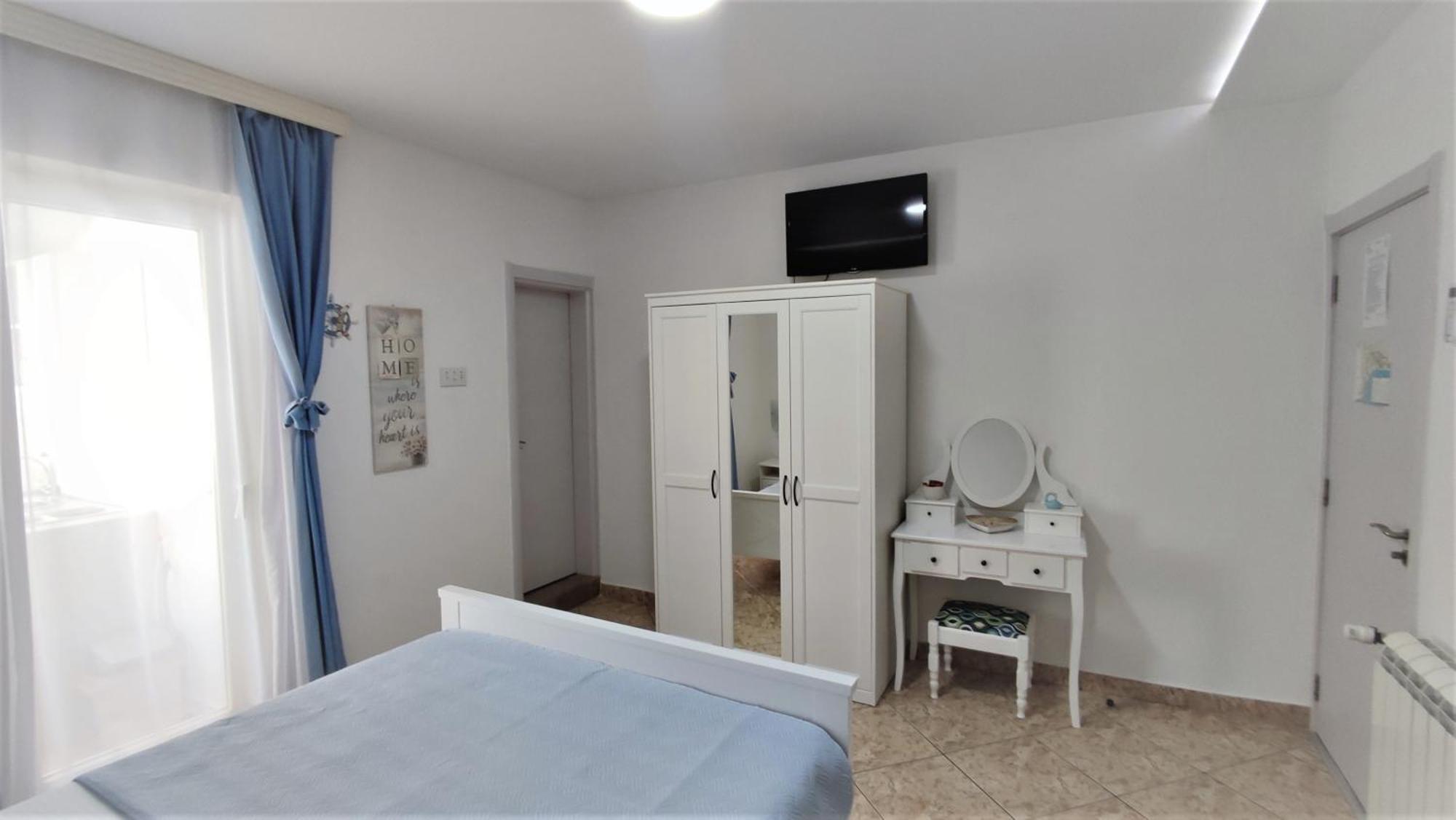 Apartments Familia Budva Luaran gambar