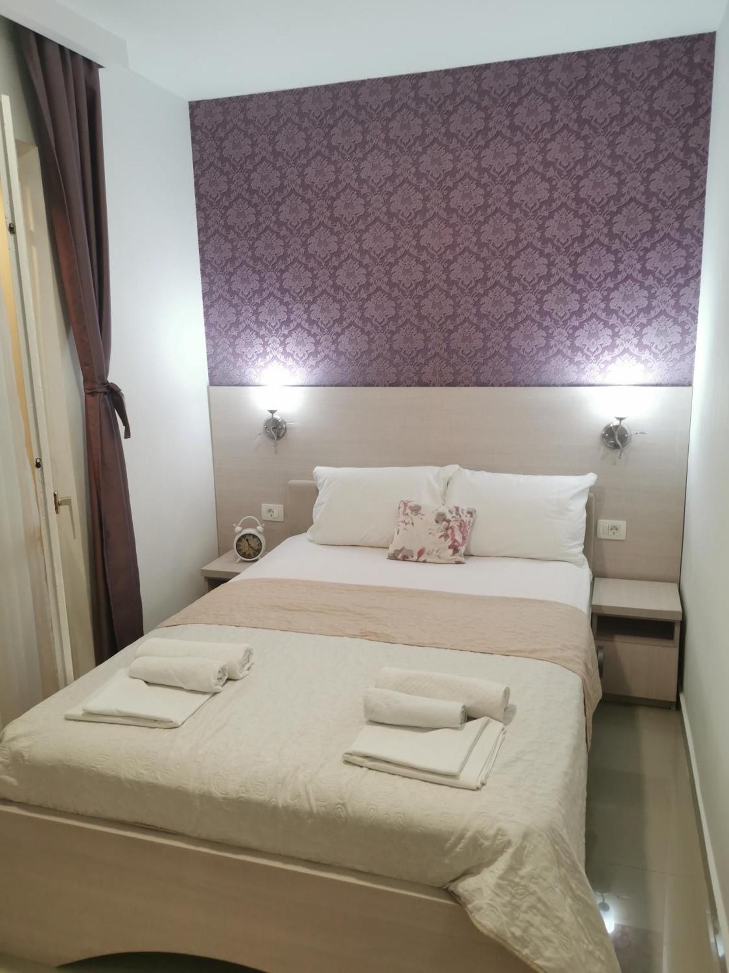 Apartments Familia Budva Bilik gambar
